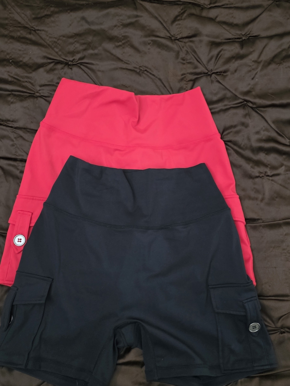 2-Pair Yeoreo High-Waisted Cargo Biker Shorts Bundle, Black And Red.